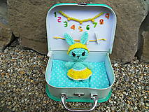 Hračky - Milučká háčkovaná Zajka v izbičke/kufríku :-) - 16423014_