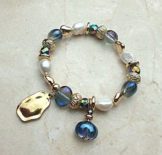 Náramky - Väčší náramok s riečnymi perlami, sklenenými a kovovými korálikmi. - 16423678_