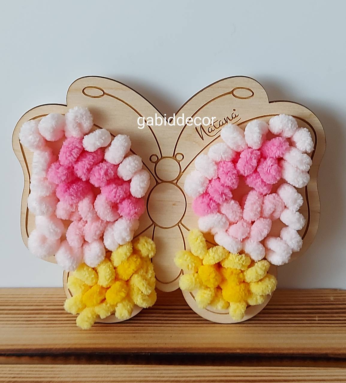 Zvieratká na drevenej šablóne s vlnou puffy fine (Motýlik)