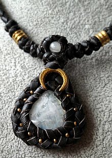 Náhrdelníky - LA LUNA(mesačný kameň)- náhrdelník - 16421682_