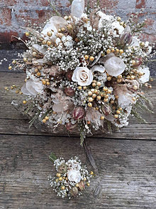 Kytice pre nevestu - Svadobná kytica a pierko zo sušených kvetov a stabilizovaných ruží - 16427375_