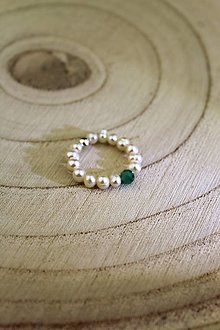 Prstene - prsteň perly a smaragd - flexibilný - 16425801_