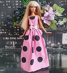 Hračky - Bodkované dlhé šaty pre Barbie - 16424914_