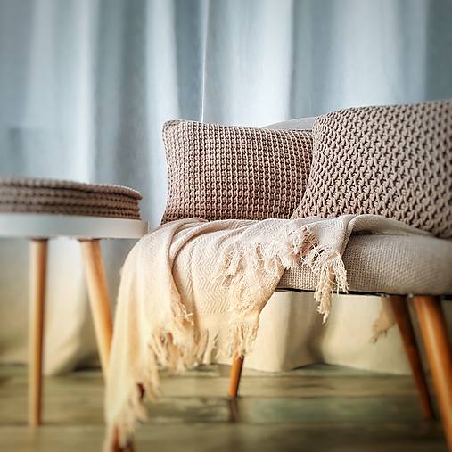 Úžitkový textil - DEKORAČNÝ VANKÚŠ HÁČKOVANÝ (47x35cm) - 16424898_