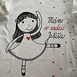 Detské oblečenie - Maľované tričko na pamiatku prvého svätého prijímania (s tancujúcimi dievčatkom a srdiečkami 134-140) - 16429171_