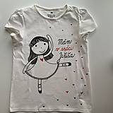 Detské oblečenie - Maľované tričko na pamiatku prvého svätého prijímania (s tancujúcimi dievčatkom a srdiečkami 134-140) - 16429173_