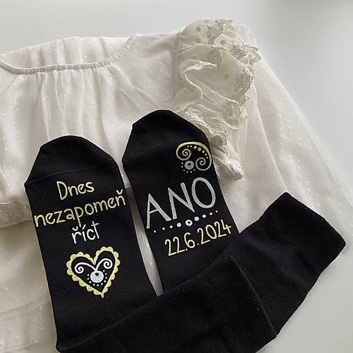 Maľované ponožky pre ženícha (V češtine "Dnes nezapomeň říct ANO + dátum")