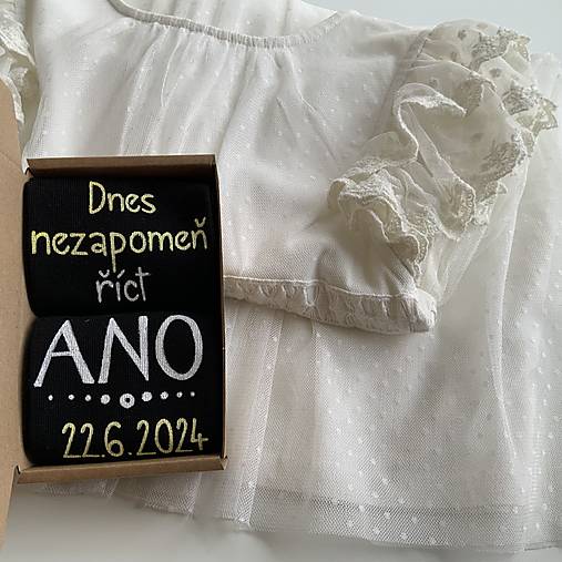 Maľované ponožky pre ženícha (V češtine "Dnes nezapomeň říct ANO + dátum")