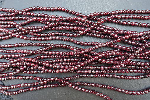 Minerály - Rýchly výber okrúhlych korálok 4mm 3. časť (šnúry) (Granát IV (101ks)) - 16431149_