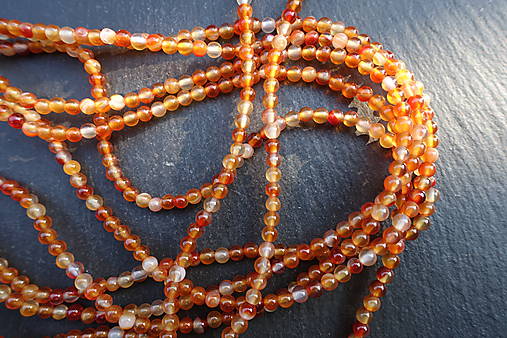 Minerály - Rýchly výber okrúhlych korálok 4mm 3. časť (šnúry) (Karnel IV (94ks)) - 16433956_