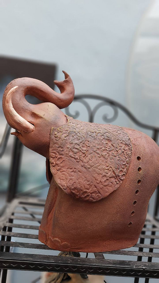 Keramika, Slon Šťastný