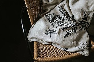 Úžitkový textil - Ľanová obliečka na vankúš ,,V černém lese" - 16434975_
