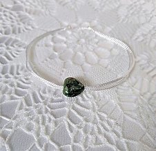 Náramky - Šnúrkový náramok so srdiečkom z regalitu (Zelený regalit) - 16437555_