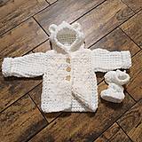 Detské oblečenie - Pletený svetrík s capačkami - 16439972_