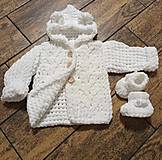 Detské oblečenie - Pletený svetrík s capačkami - 16439974_