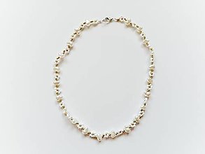 Náhrdelníky - Perlový náhrdelník s kvetmi - 16439314_