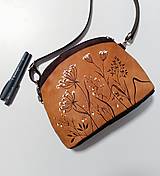 Kabelky - PETRA small "Trávy" textilná kabelka s kožou - 16437631_
