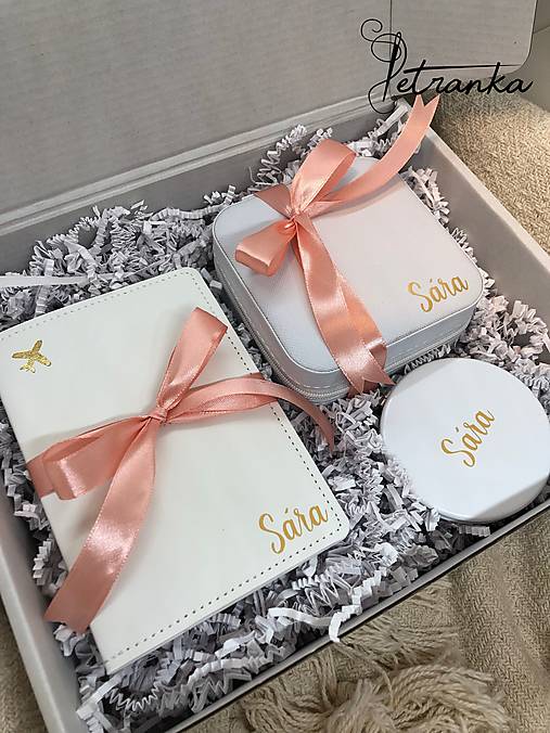 Úložné priestory & Organizácia - Svetobežníčka – personalizovaný biely darčekový box (Biela) - 16440970_