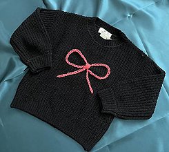 Detské oblečenie - Vyšívaný svetrík s mašľou pre dieťa - 16442370_