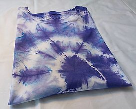 Topy, tričká, tielka - Batikované dámske tričko fialovo-modro-biele - 16442579_