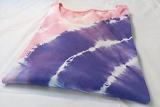 Topy, tričká, tielka - Batikované dámske tričko fialovo-ružovo-modro-biele - 16442623_
