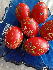 Dekorácie - Červené vajíčka maľované voskom väčšie - 16442418_