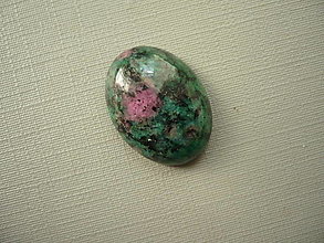 Minerály - Kabošon - rubín v zoisitu 20 mm, č.6f - 16445503_