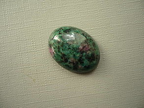 Minerály - Kabošon - rubín v zoisitu 20 mm, č.15f - 16445580_