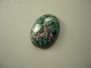 Minerály - Kabošon - rubín v zoisitu 20 mm, č.21f - 16445605_