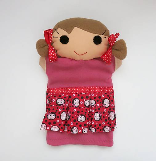 Maňuška dievčatko (v červenej lienkovej sukničke)