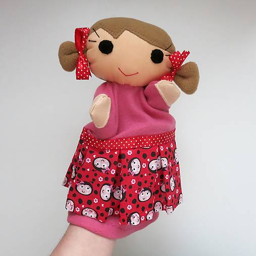 Maňuška dievčatko (v červenej lienkovej sukničke)