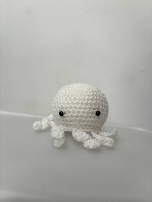 mini háčkovaná chobotnička - biela