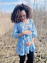 Oblečenie na dojčenie - Popelínová zavinovacia blúzka - svetlomodré kvety - 16449398_