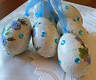 Dekorácie - Vajíčka s modrými ružičkami a perličkami - 16456738_