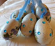 Dekorácie - Vajíčka s modrými ružičkami a perličkami - 16456739_
