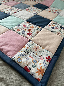 Detský textil - Patchwork hracia deka Kvetinivá lúka, 100x100cm - 16456781_