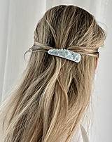 Ozdoby do vlasov - Ručne vyšívaná ľanová sponka do vlasov - Modré kvietky - 16456346_