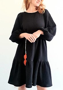 Šaty - Mušelínové šaty s puff rukávmi a hlbokými prieramkami- čierna farba - 16459774_