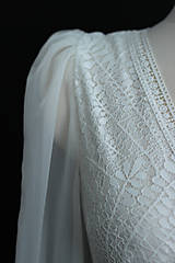 Šaty - Svadobné šaty s holým chrbátom a dlhým šifónovým rukávom - 16459763_