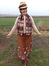 Sukne - Darček ku dňu matiek - sukňa hnedá z umelej jelenice (imitácia kože), vyšívanej kvetinami - 16461290_