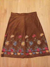 Sukne - Darček ku dňu matiek - sukňa hnedá z umelej jelenice (imitácia kože), vyšívanej kvetinami - 16461293_