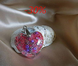 Náhrdelníky - prívesok živica korálkové srdce / -30% - 16461470_