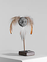 Sochy - Mask #M03 | Maska s pierkami, etno dekorácia, drevený stojan - 16461783_