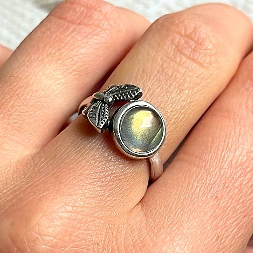 Rainbow Labradorite AG925 Filigree Butterfly Ring / Filigránový prsteň s labradoritom strieborný AG925 E027