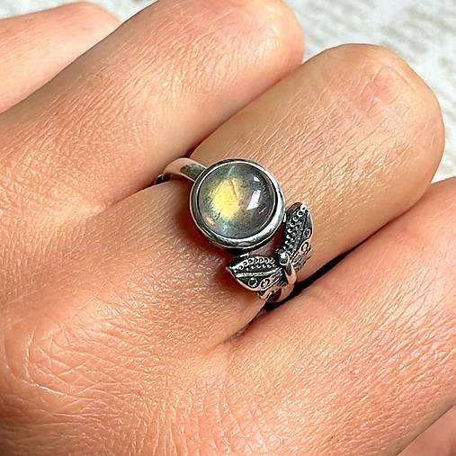 Rainbow Labradorite AG925 Filigree Butterfly Ring / Filigránový prsteň s labradoritom strieborný AG925 E027