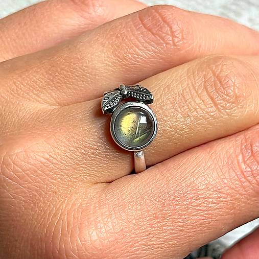 Rainbow Labradorite AG925 Filigree Butterfly Ring / Filigránový prsteň s labradoritom strieborný AG925 E027