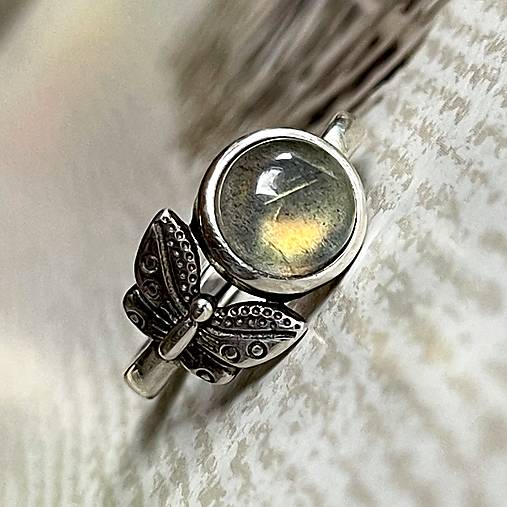 Rainbow Labradorite AG925 Filigree Butterfly Ring / Filigránový prsteň s labradoritom strieborný AG925 E027