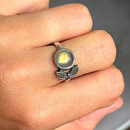 Rainbow Labradorite AG925 Filigree Butterfly Ring / Filigránový prsteň s labradoritom strieborný AG925 E027