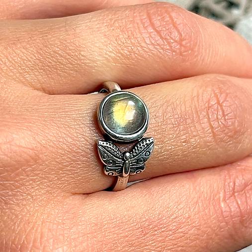 Rainbow Labradorite AG925 Filigree Butterfly Ring / Filigránový prsteň s labradoritom strieborný AG925 E027