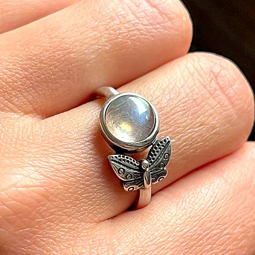 Rainbow Labradorite AG925 Filigree Butterfly Ring / Filigránový prsteň s labradoritom strieborný AG925 E027